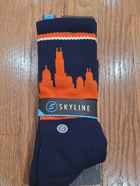 Skyline ChicagoMen’s Crew Socks - Navy with Orange Accent
